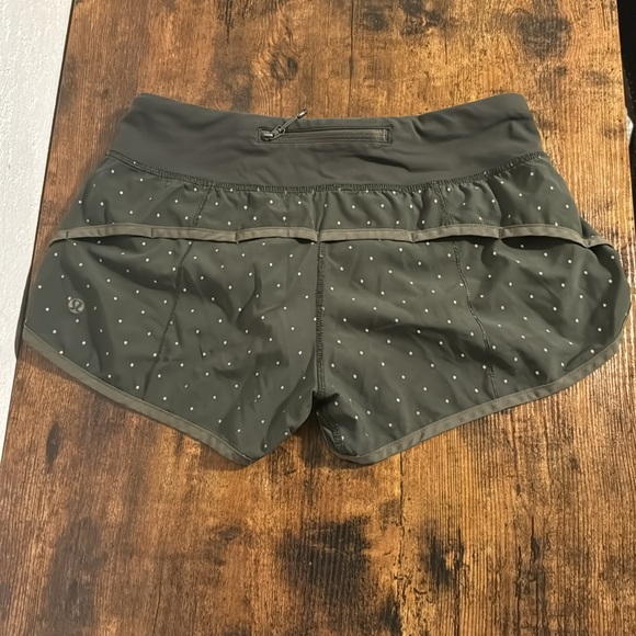Lululemon shorts. Size 4 - Picture 2 of 6